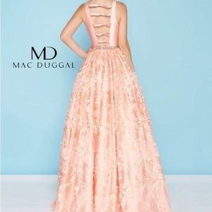 Worn Twice. Dress was shortened. I am 5’4 and wear 2 inch heels. Size 16